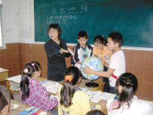 女大学生不顾男友亲人劝说回乡支教(图)